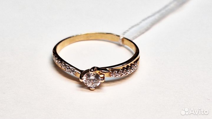 Золотое кольцо с камнем 16р