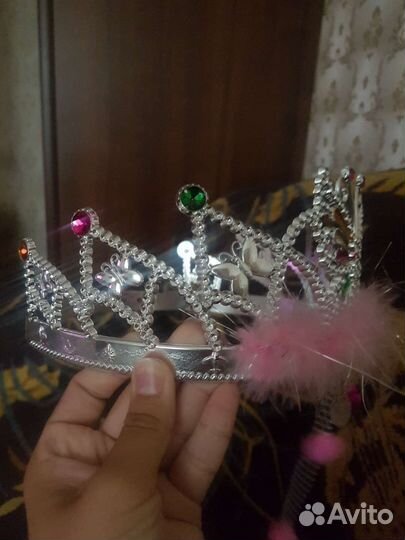 Пластиковые короны