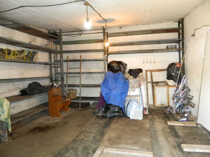 Гараж, > 30 м²