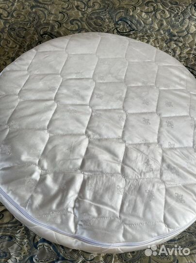 Продам матрас круглый в детскую кроватку