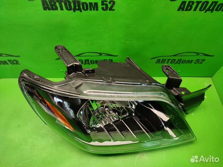 Фара правая Mitsubishi Outlander 1 черный отражат