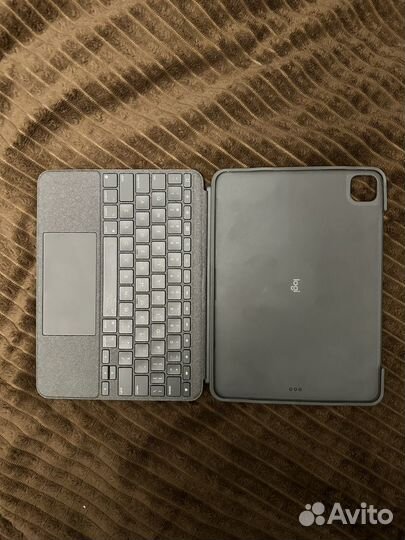 Чехол-клавиатура Logitech Combo Touch