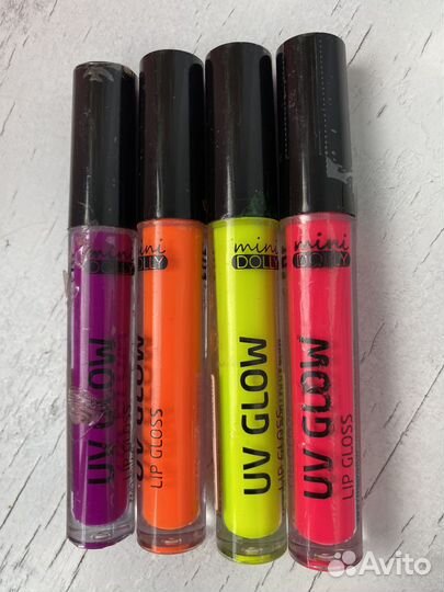 Блеск для губ светящийся новый