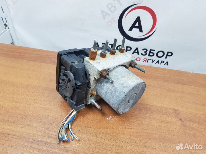 Блок ABS (насос) toyota