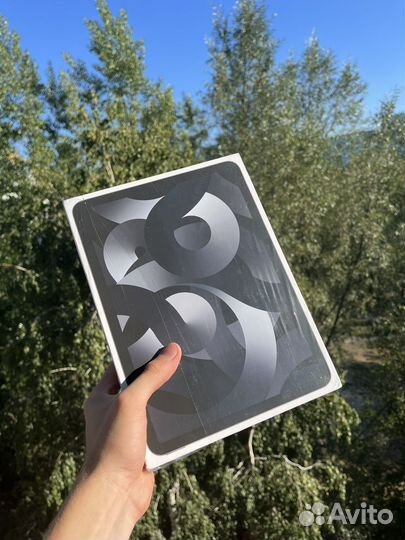 Новый / запечатан / Apple iPad Air 5 2022 64GB