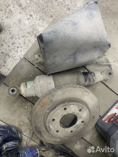 Infinity QX56 тормозной диск и стойка