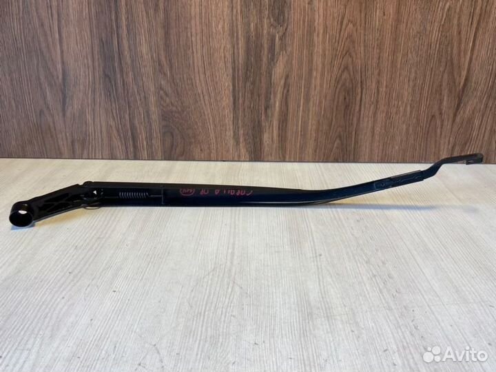 Поводок стеклоочистителя передний правый Toyota