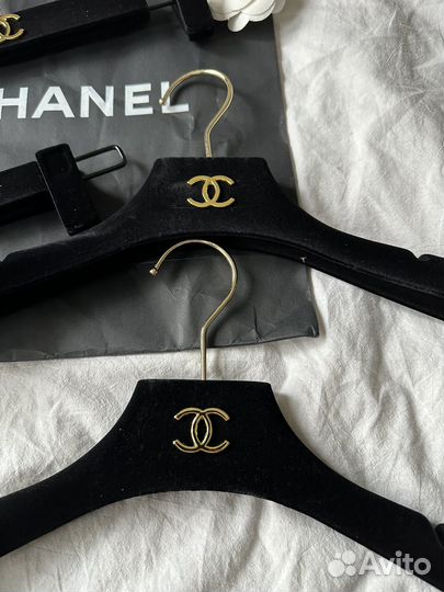 Вешалки Chanel
