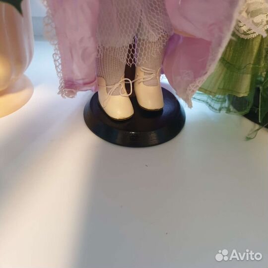 Кукла фарфоровая