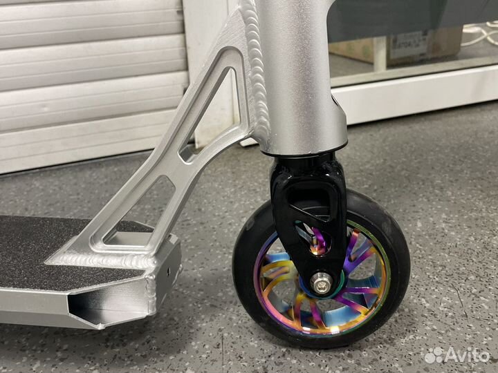 Трюковой самокат с системой HIC