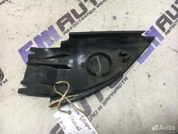 Уголок двери передней правой Фольксваген Пассат Б5