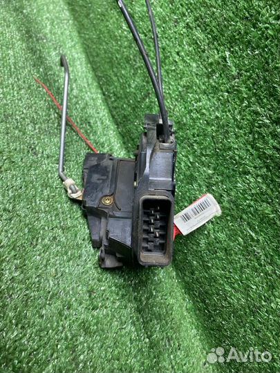 Замок двери передний правый Mazda 3