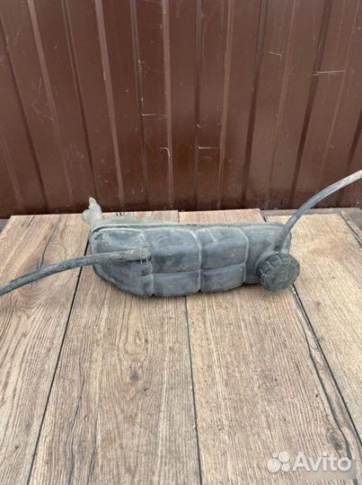 Расширительный бачок Mercedes-Benz W210 3.2