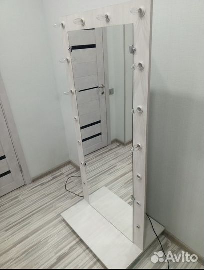 Зеркало напольное с подсветкой