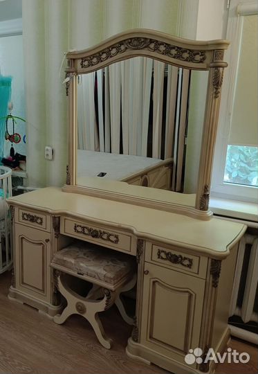 Спальный гарнитур