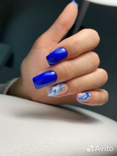 Маникюр и педикюр в салоне