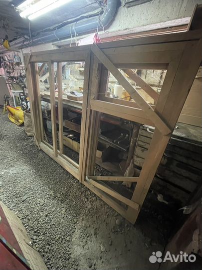 Деревянная оконная рама