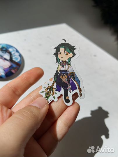Акриловвя фигурка геншин сяо, в подарок значок