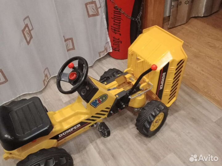 Детская машина погрузчик на педалях