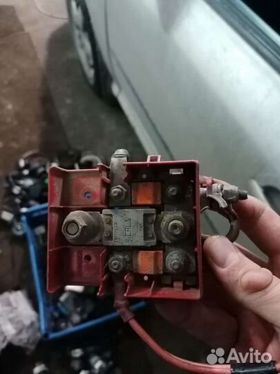 Плюсовая клемма рено меган 2