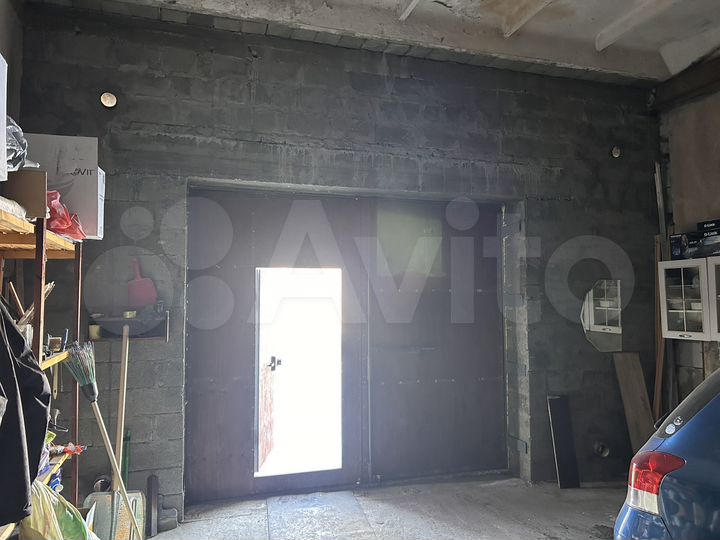 Гараж, > 30 м²