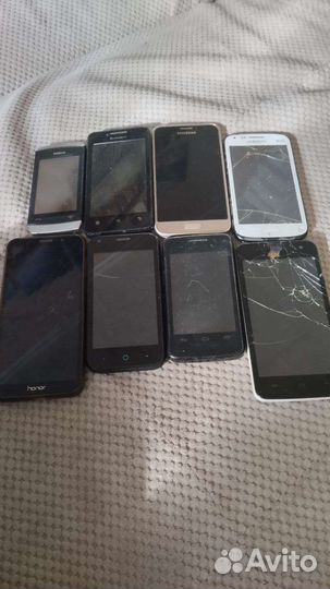 8 телефонов