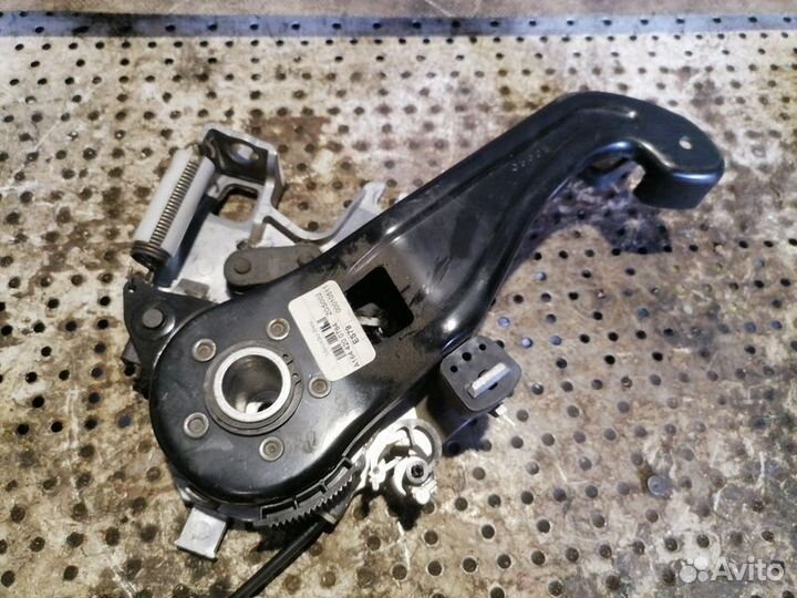 Рычаг стояночного тормоза Mercedes-Benz M-класс