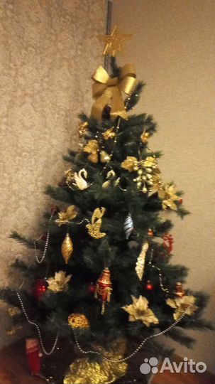 Елка искусственная 180 см с шишками