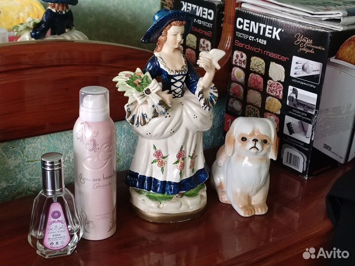 Статуэтка винтажная Европа Цветочница девушка