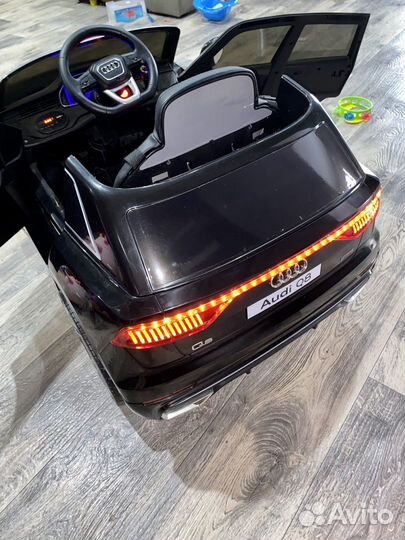 Детская электро машина Audi Q8
