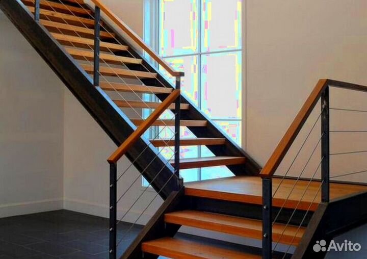 Лестница на металлокаркасе открытого типа