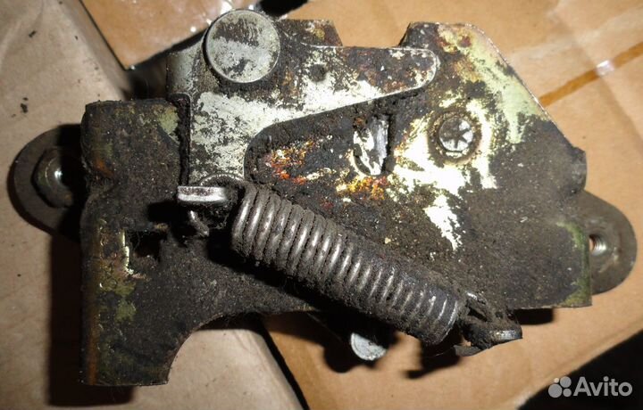 Фиксатор замка капота ваз