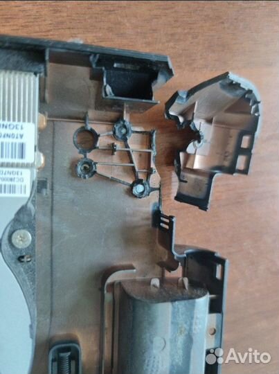 Качественный ремонт петель и корпуса ноутбука