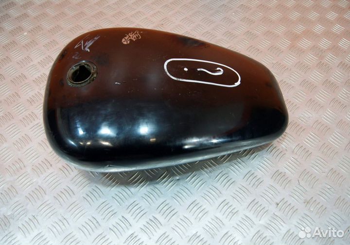 Бензобак Suzuki Intruder 400