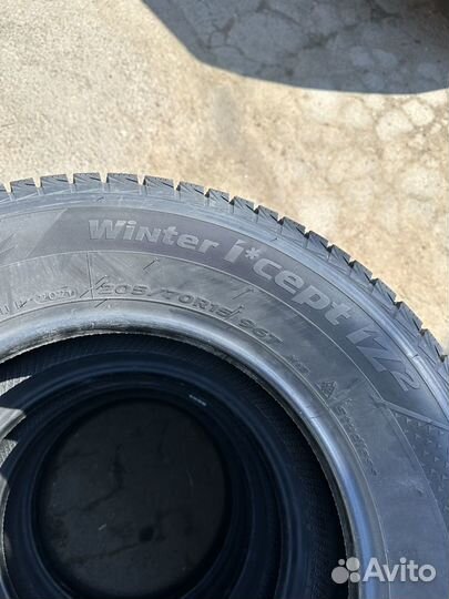 Hankook Winter I'Cept IZ2 205/70 R15 96T