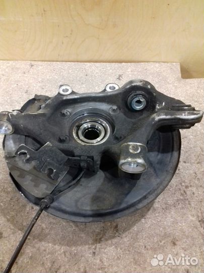 Кулак задний правый Мерседес 213