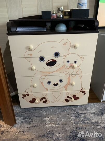 Детская кроватка с маятником и ящиком