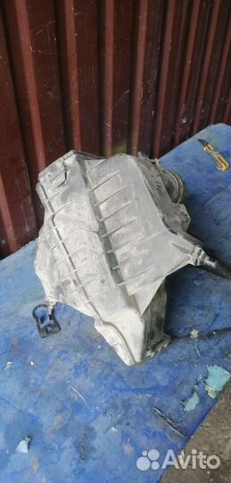 Корпус воздушного фильтра на ниссан ноут E11