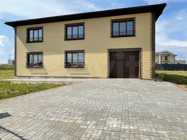 Коттедж 327 м² на участке 12 сот.