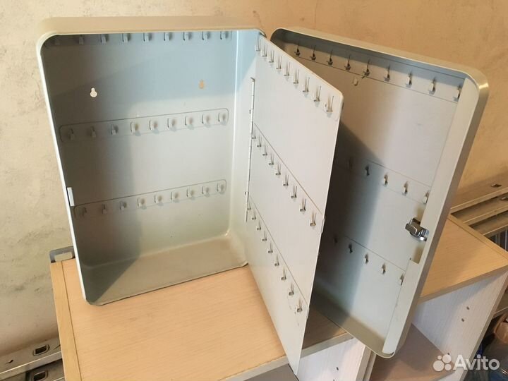 Металлическая ключница, для хранения 105 ключей