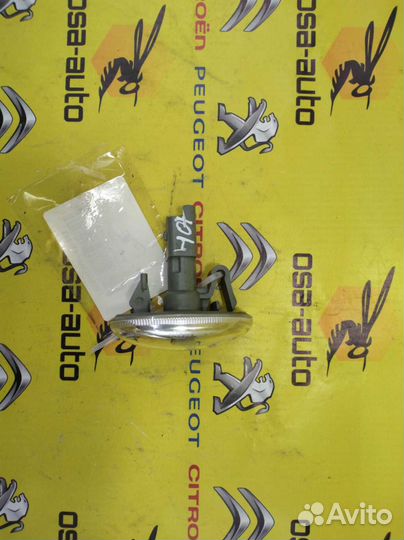 ПОВТОРИТЕЛЬ поворота peugeot 407