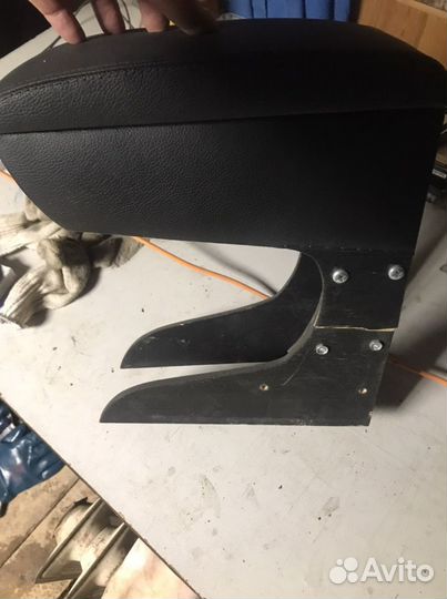 Подлокотник универсальный