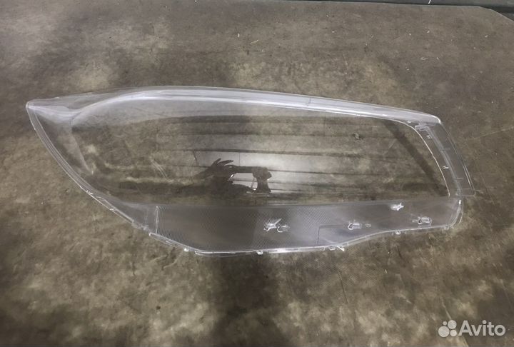 Стекло фары правой Kia Sorento Prime