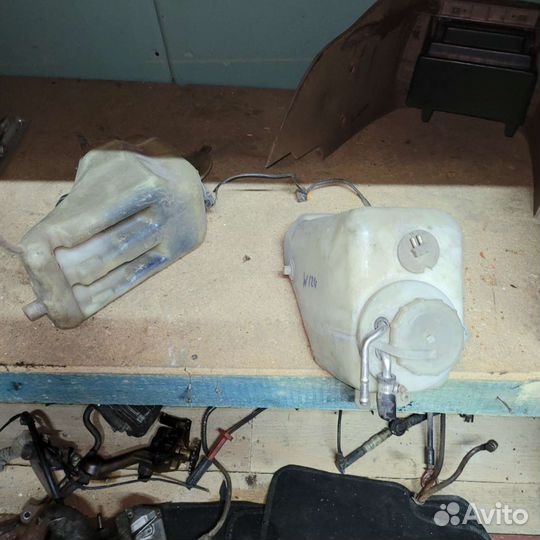 Бочек омывателя мерседес 124