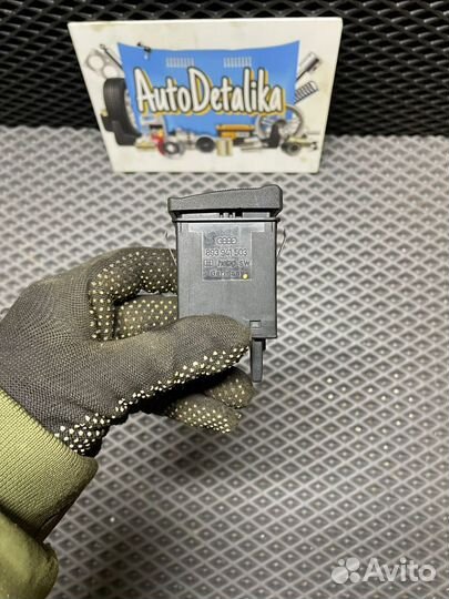 Кнопка обогрева зад. Стекла Audi 80 B3