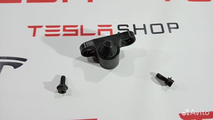 Упор крышки багажника Tesla Model S 2012