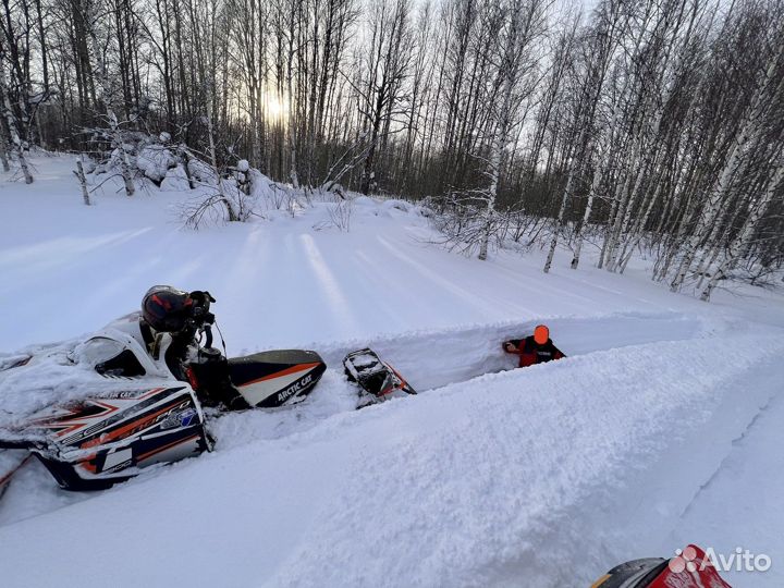 Снегоход Arctic Cat m8