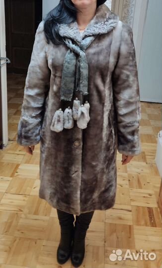 Шуба из цегейки со вставками каракуля