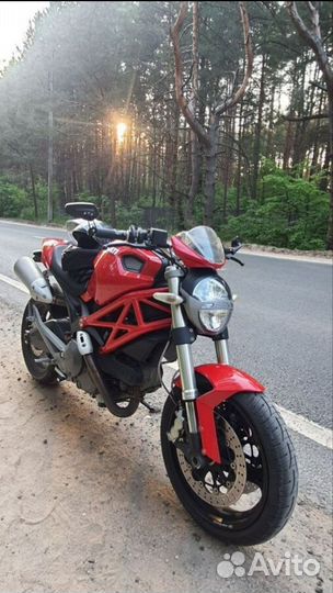 Ducati Monster 696
