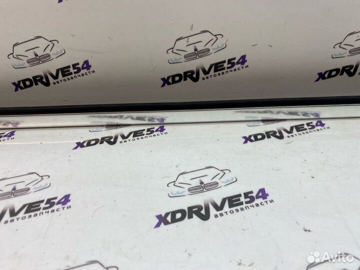 Молдинг стекла двери передний правый Bmw 335I E93